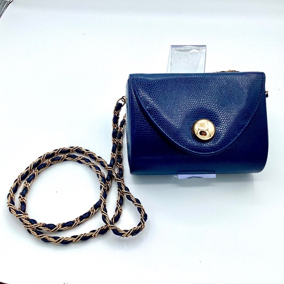 $17 Vintage Small Blue Shoulder Bag in- in Great Condition - Picture 1 of 3